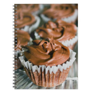 Caderno Espiral Cupcakes do fosco do chocolate em uma foto da