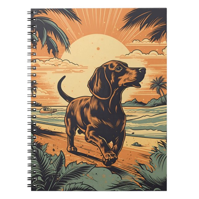 Caderno Espiral Dachshund em uma praia tropical durante o pôr do s (Frente)