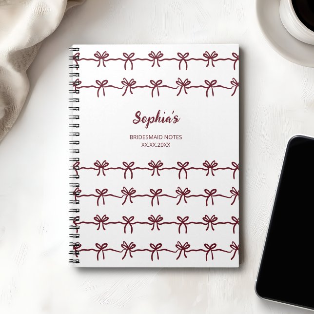 Caderno Espiral Damas de Honra Modern Burgundy Nome Data Letreiro (Bow Bridesmaid Modern Burgundy Script Name Date Notebook)
