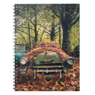 Caderno Espiral de Carro Antigo em Folhas de Outon