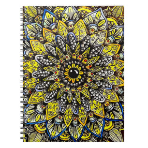 Caderno Espiral Desenho de Mandala Amarelo Verde Desenhado à Mão