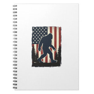 Caderno Espiral Design de Vetor Floresta Bandeira Americana Bigfoo