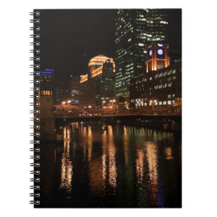 Caderno Espiral Destino ventoso da construção da noite da cidade d