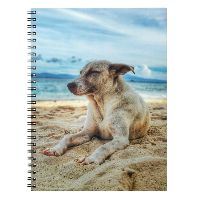 Caderno Espiral Dia de Relaxamento do Cão na Praia, na Areia Oceân (Frente)