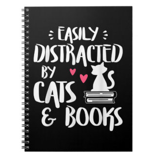 Caderno Espiral Distraído facilmente por Gatos e Livros - Cat & Bo