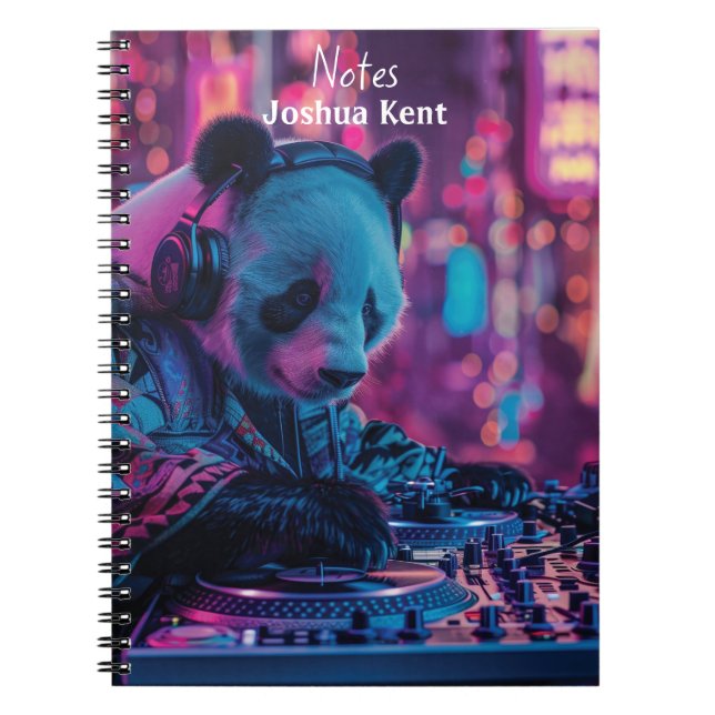 Caderno Espiral DJ Panda com fones de ouvido (Frente)