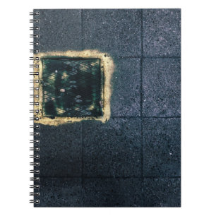 Caderno Espiral Dois conselhos de madeira pretos e castanhos
