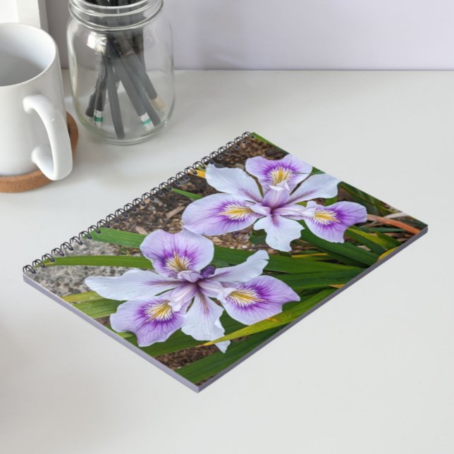 Caderno Espiral Duas Irritações Sem Maçã Roxo Floral (In Situ)