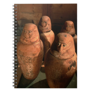 Caderno Espiral Egito, jarros canópicos da 26ª dinastia encontrado