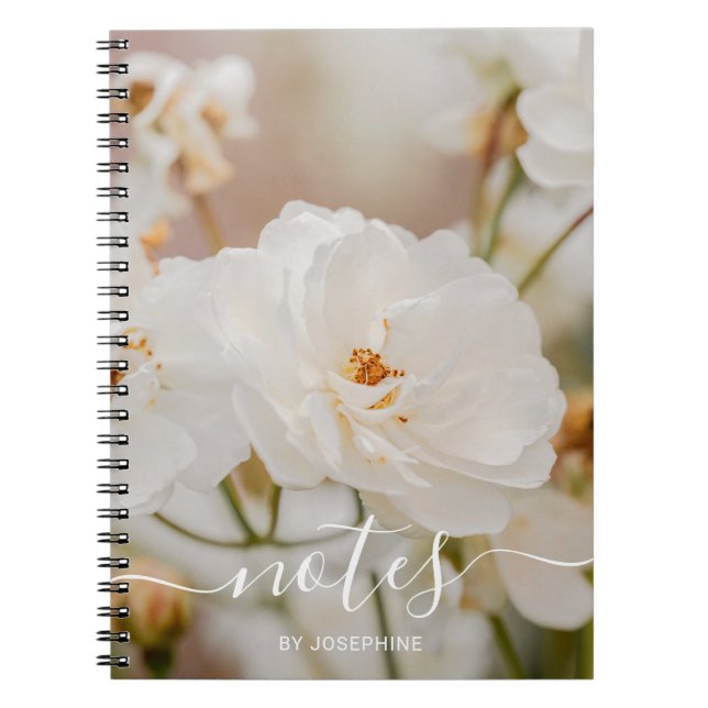 Caderno Espiral Elegante White Roses Flores Foto Com Nome Personal (Frente)