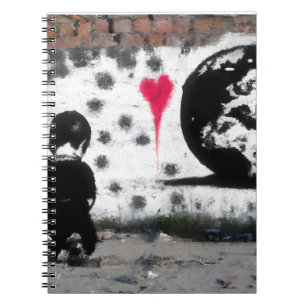 Caderno Espiral Emotive Street Art Boy Earth Heart Mural
