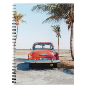 Caderno Espiral Escaravelho ao lado dos coqueiros