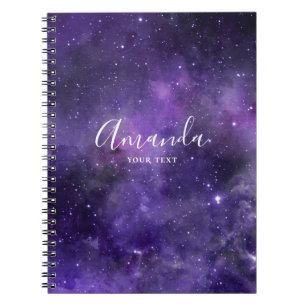 Caderno Espiral Espaço roxo de aquarela. Estrelas de galáxias mode