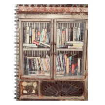 Estante Velha com Livros