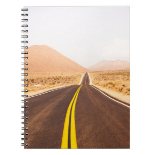 CADERNO ESPIRAL ESTRADA DE ASFALTO PRETO NO MEIO DO CAMPO MARROVI