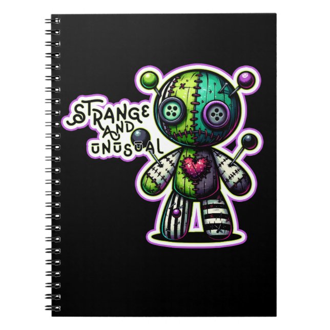 Caderno Espiral Estranho e Incomum Urso de Vodu Coração Roxo Verde (Frente)