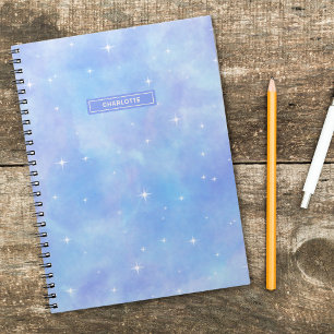 Caderno Espiral Estrelas e Nuvens Azuis e Roxas Cuja Folha é Perso