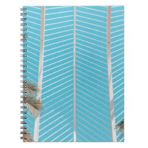 Caderno Espiral Estrutura de concreto branco na foto matinal