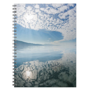 Caderno Espiral EUA, Alasca, Baía de Freshwater. Nuvens Refletidas