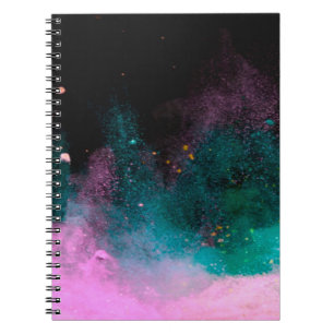 Caderno Espiral Explosão de pó colorido isolado no dorso preto