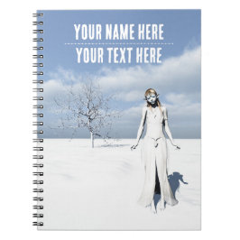Caderno Espiral Fada feminina caminhando na neve. Texto personaliz