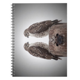 Caderno Espiral Falcões em um cargo