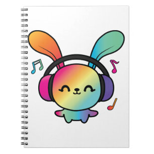 Caderno Espiral Feliz Bunny com fones de ouvido ouvindo música.
