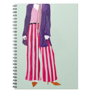 Caderno Espiral Figura de Moda em Pé de Pé