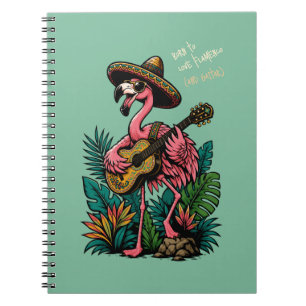Caderno Espiral flamingo vibrante vestindo sombrero tocando violão