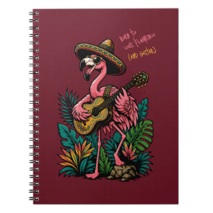Caderno Espiral flamingo vibrante vestindo sombrero tocando violão