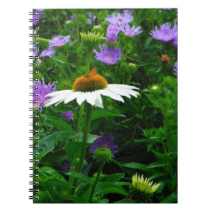Caderno Espiral Flor de Cone branca, flores roxas e mariposas