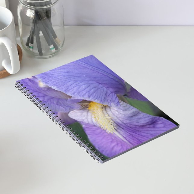 Caderno Espiral Flor de Íris Roxa Floral (In Situ)