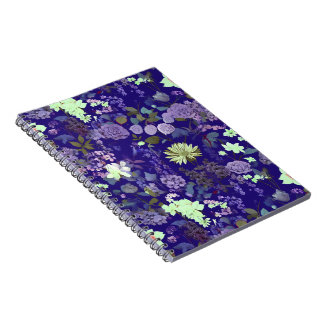 Caderno Espiral Flores com atmosfera elegante e misteriosa