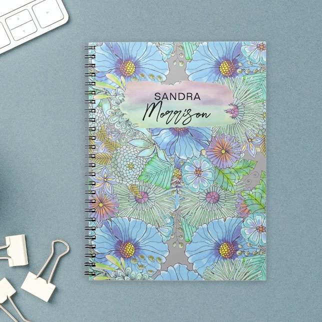 Caderno Espiral Flores de Jardim Estilizadas de Grande Cor da Água (Criador carregado)
