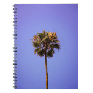 Caderno Espiral Foto de foco suave da árvore verde