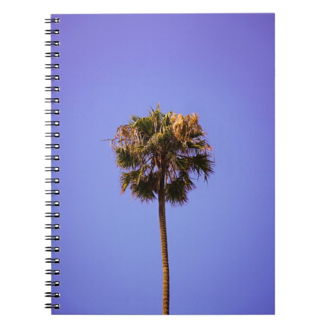 Caderno Espiral Foto de foco suave da árvore verde (Frente)