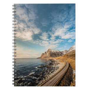 Caderno Espiral Foto de Paisagem de Estrada do Lofoten Cênico