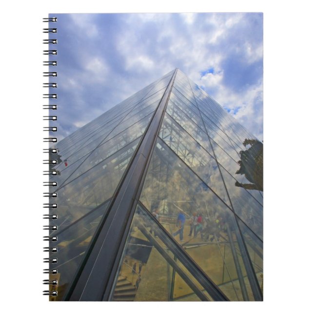 Caderno Espiral França, Paris. Nuvens refletem no Louvre (Frente)