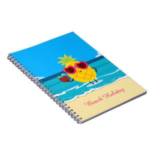 Caderno Espiral Fruta de abacaxi no feriado na praia, doce colorid