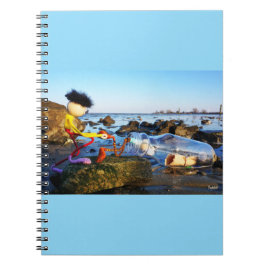 Caderno Espiral Fubby met flessenpost aan de kust.