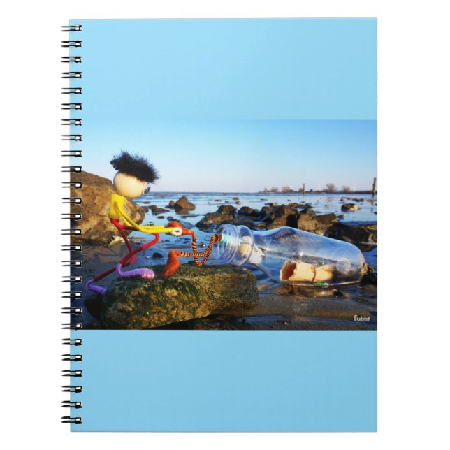 Caderno Espiral Fubby met flessenpost aan de kust. (Frente)