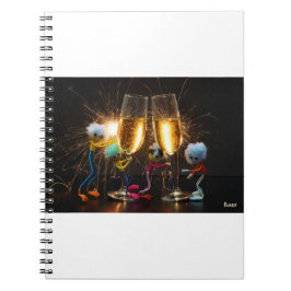 Caderno Espiral Fubby's die feestelijk proosten met vuurwerk.