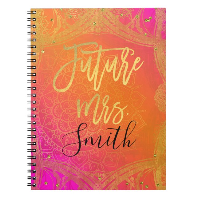 Caderno Espiral Fuchsia Dourada indiana rosa Mandala Futura Sra. (Frente)