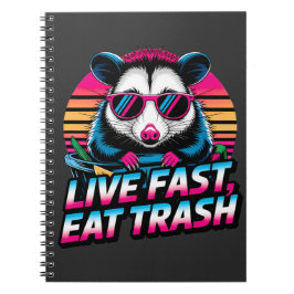 Caderno Espiral Funny Retro Raccoon Ogambm Live Fast Comer Lixo