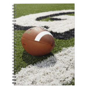 Caderno Espiral Futebol no meta no campo de futebol,