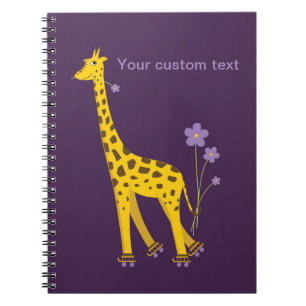 Caderno Espiral Girafa engraçado de patinagem do roxo