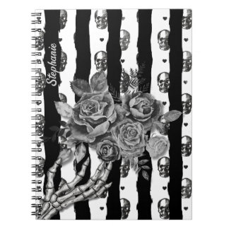Caderno Espiral Gótico Monocromático Listrado Caveiras e Rosas
