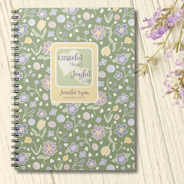 Caderno Espiral Grateful Heart Joyful Life Personalized Journal (Grateful Heart Joyful Life Floral Journal – Inspirational Green Notebook for Everyday Gratitude)