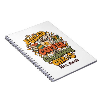 Caderno Espiral Groovy Alimentado Por Café E Caos De Sala De Aula