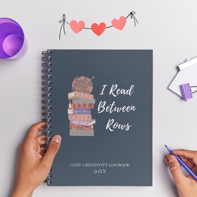 Caderno Espiral I Read Between Rows Crochet Knitting Book Lover (Criador carregado)